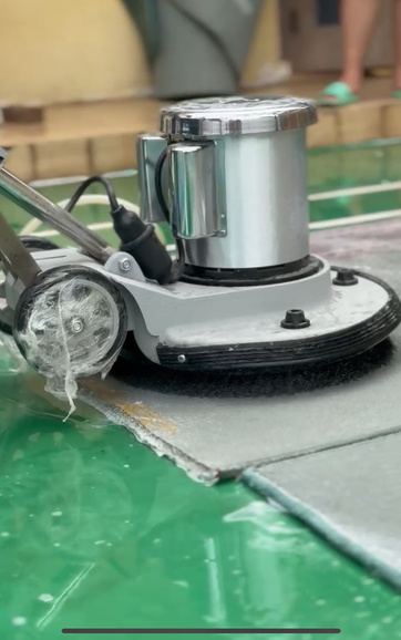 Proses pembersihan karpet
