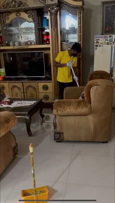 Pembersihan kamar mandi hunian