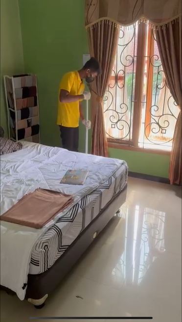 Merapikan kamar tidur
